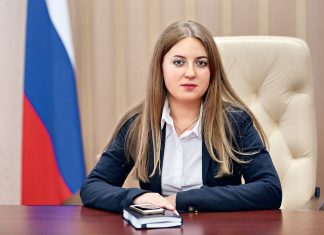 На турнире «Прощай оружие»среди почётных гостей присутствовала и выступила с приветственным словом Министр спорта Крым Елизавета Кожичева.
