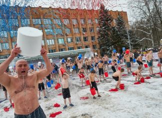 БЫТЬ ЗДОРОВЫМ-ЭТО МОДНО-обливание холодной водой